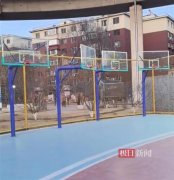 沈阳一公园密集排列9个篮球架网友质疑设计不合